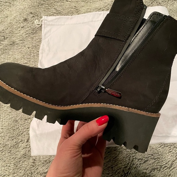 Blondo Waterproof Ankle Boots - Picture 7 of 8